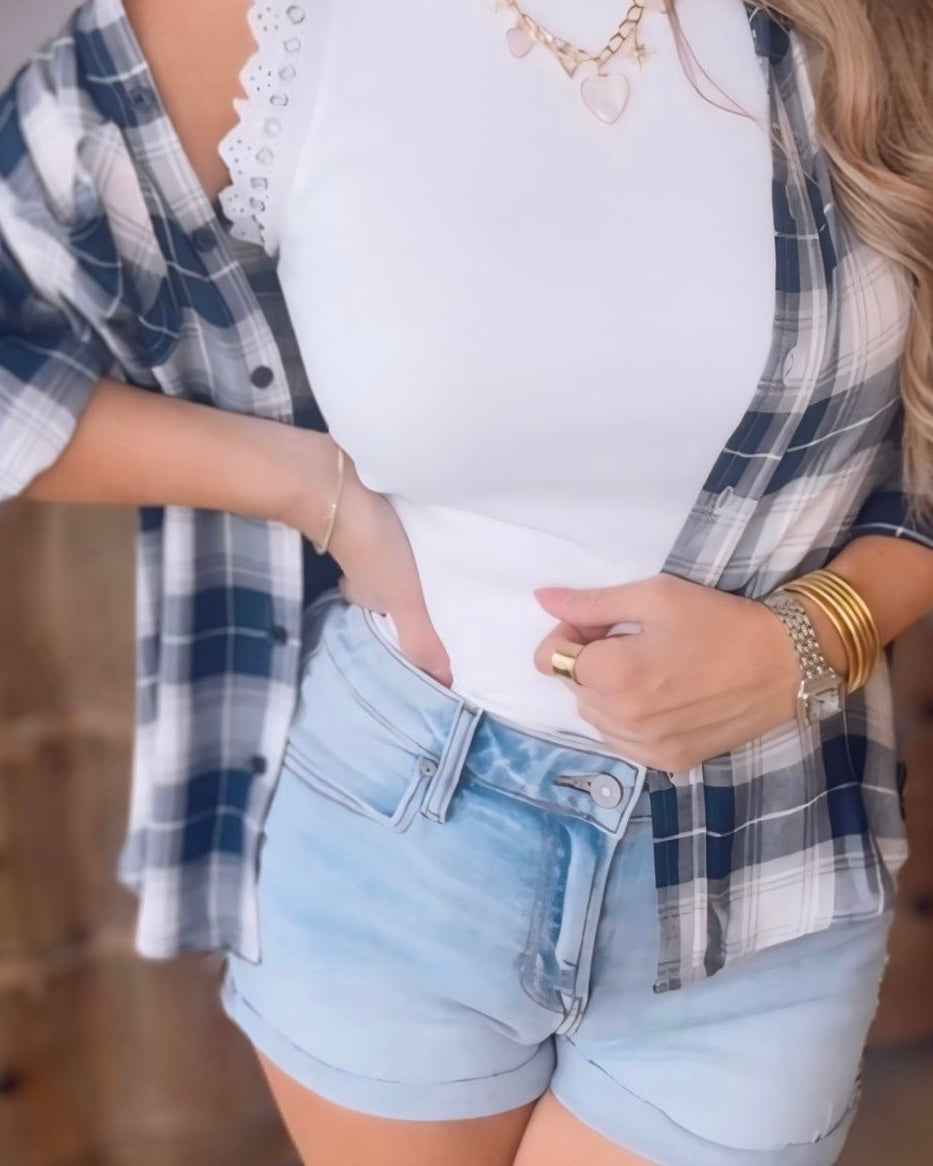 Hidden - Kenzie Mid Rise Jean Short (Color: Medium Light)
