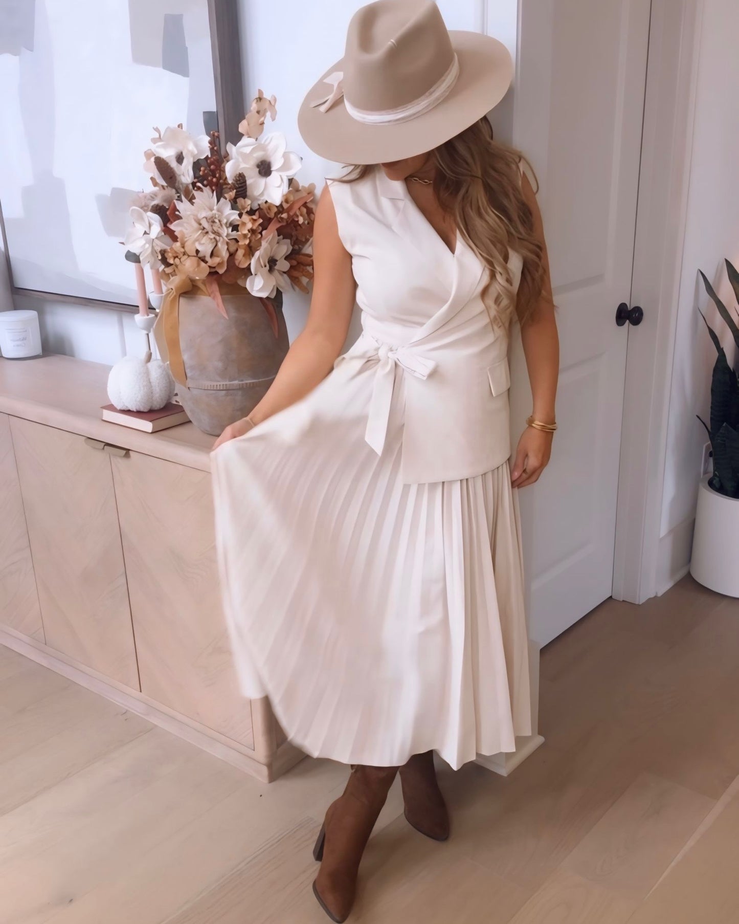 Elle Sleeveless Accordion Midi Dress