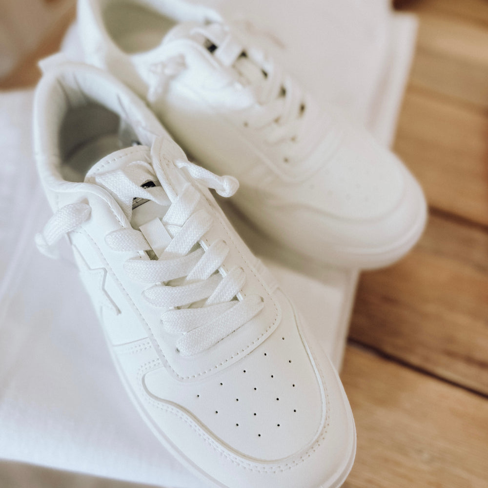 
                      
                        Audrey Basic Sneaker
                      
                    