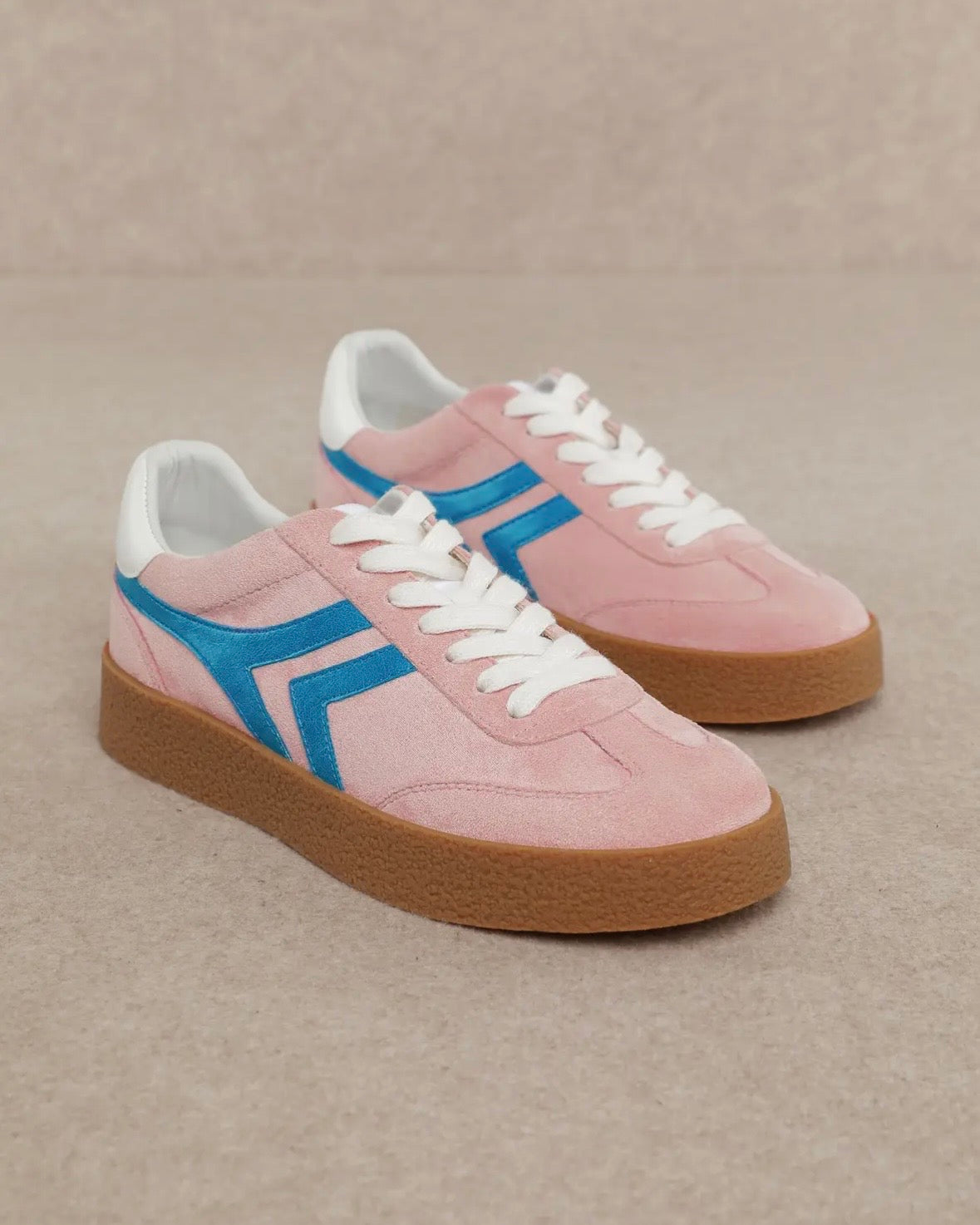 Ella Sneakers
