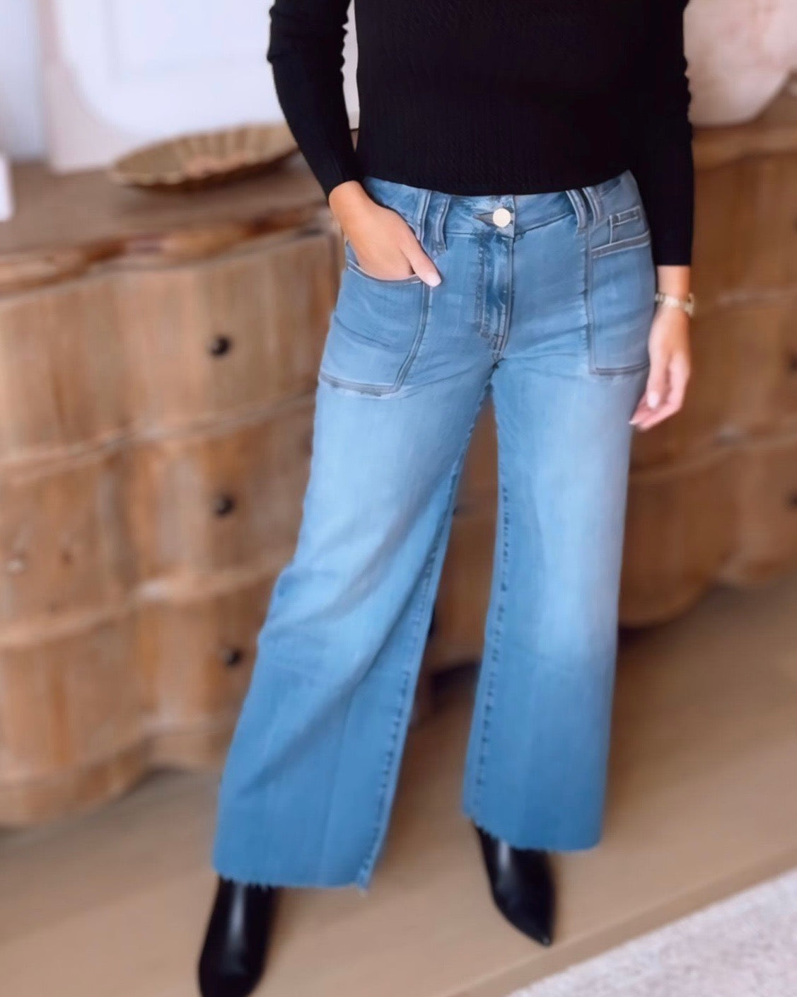 Kut - Meg High Rise Wide Leg With Front Pockets