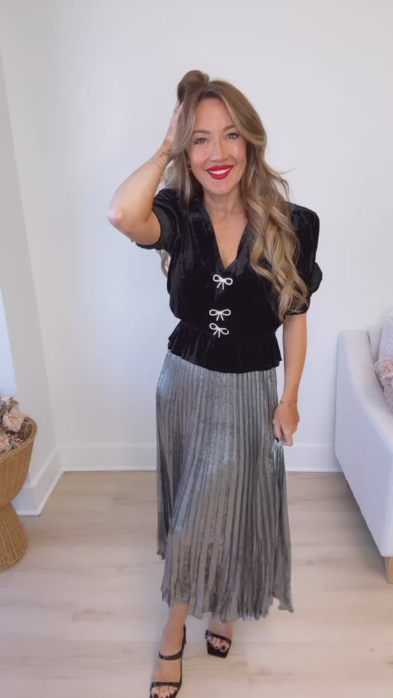 
                      
                        Load and play video in Gallery viewer, Champagne Toast Midi Skirt
                      
                    